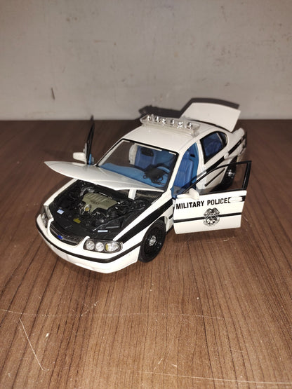 Maisto 1/24 Scale 9724G - 2000 Chevrolet Impala Military Police - White