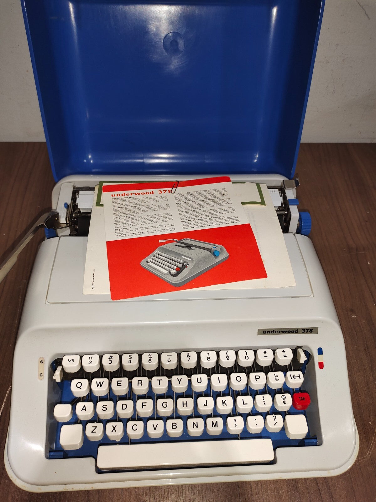 Portable Underwood 378 Manual Typewriter With Blue Travel Case