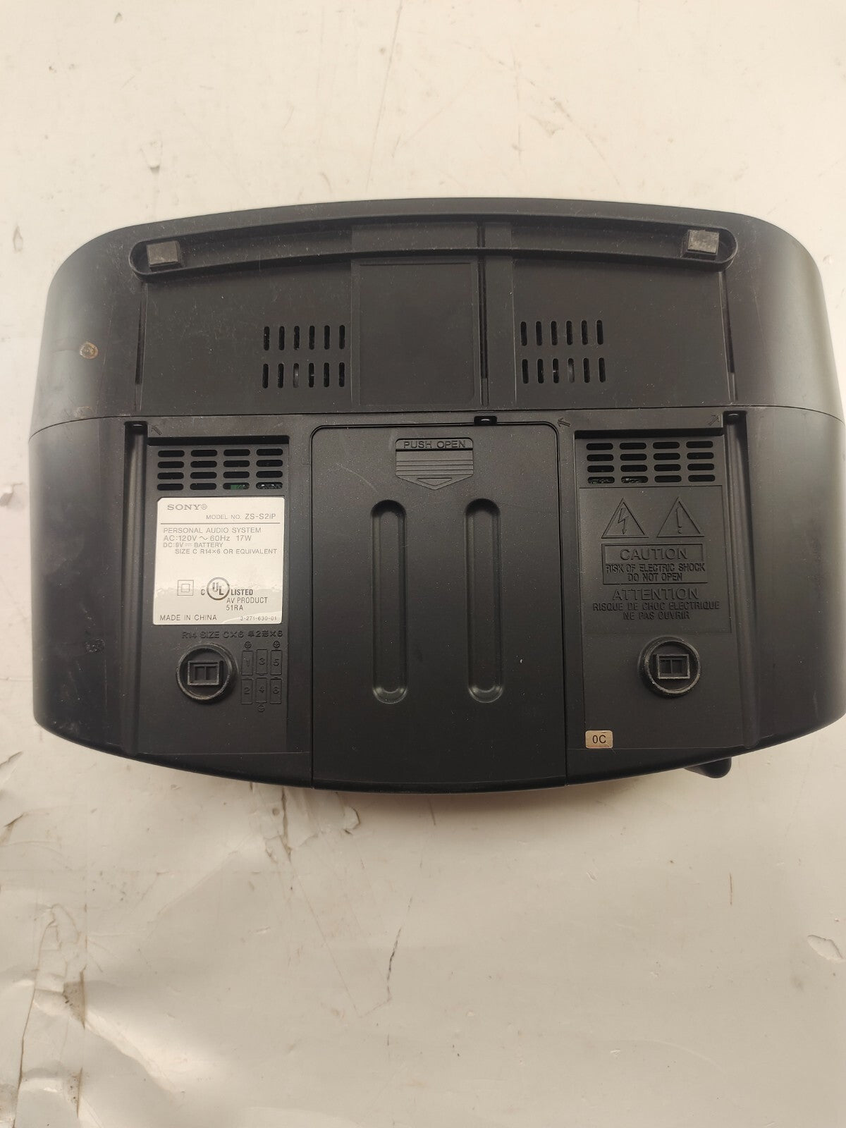 Sony ZS-S2iP CD-Player AM-FM Radio iPod Dock Stereo Boombox CD-R RW Playback