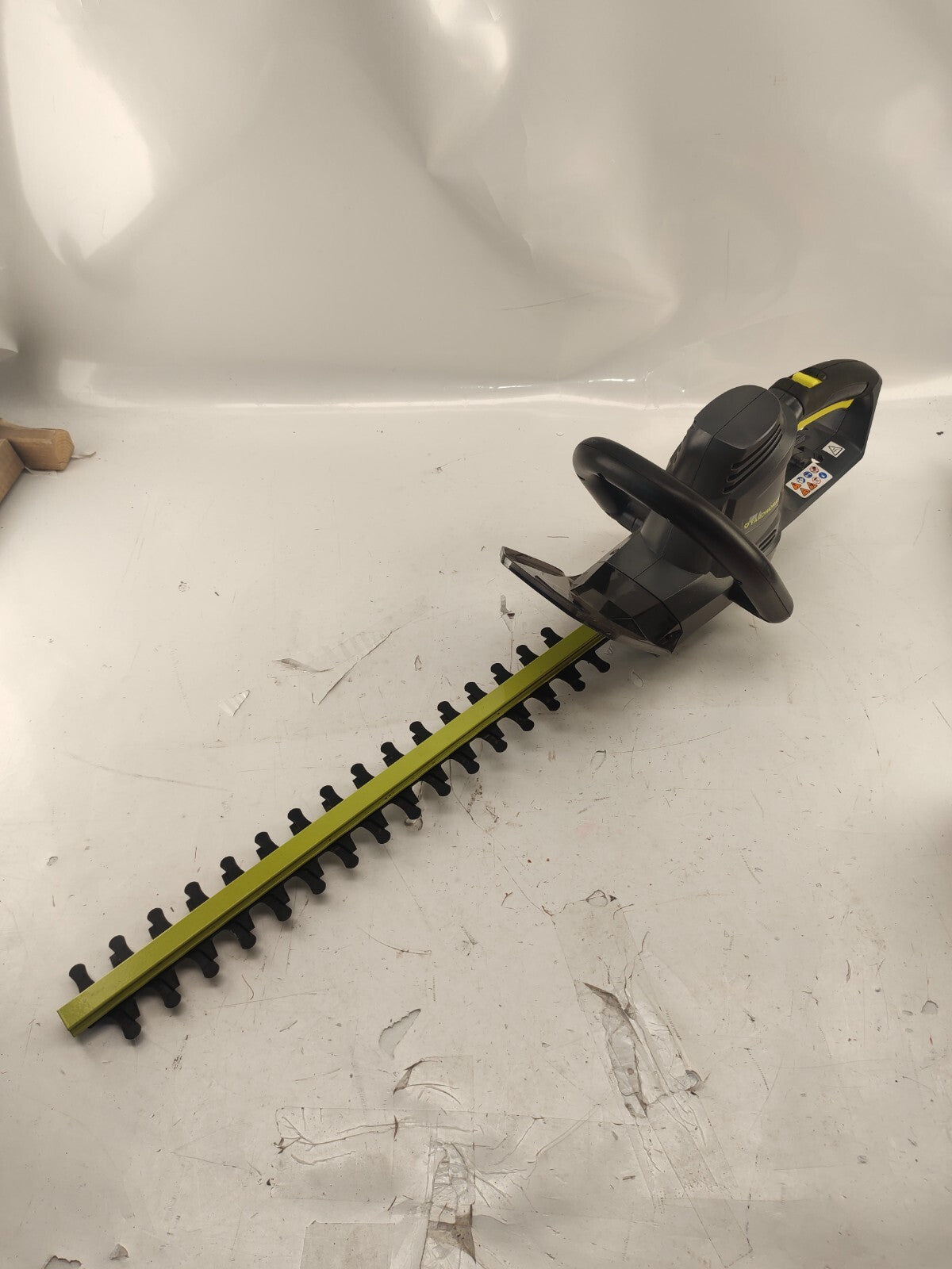 Yardworks Hedge Trimmer Taille- Haie - !8" Blade, 35.A Motor