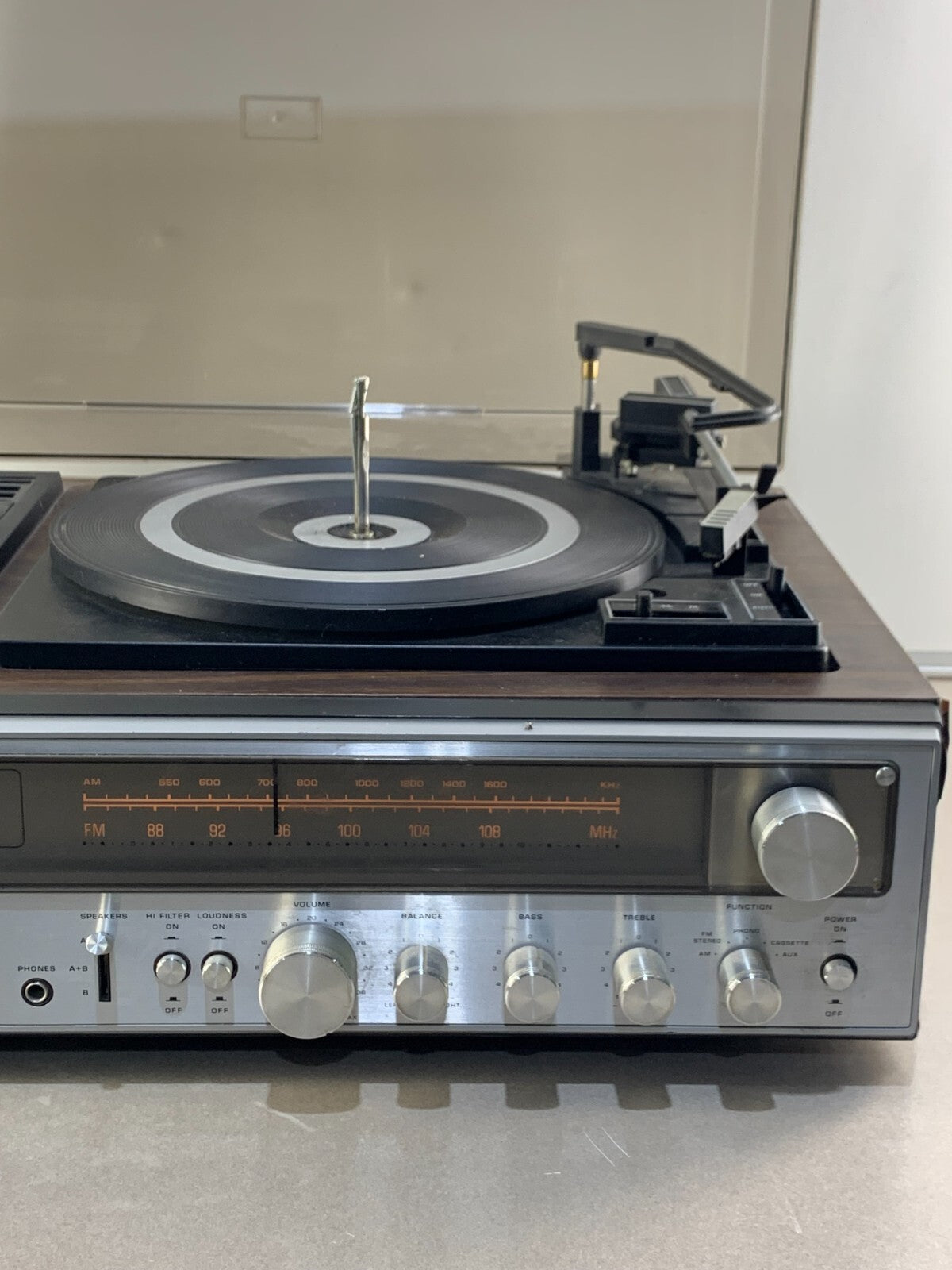 1981 ZENITH IS-4031 Integrated Stereo System TURNTABLE w/CASSETTE- Vintage!