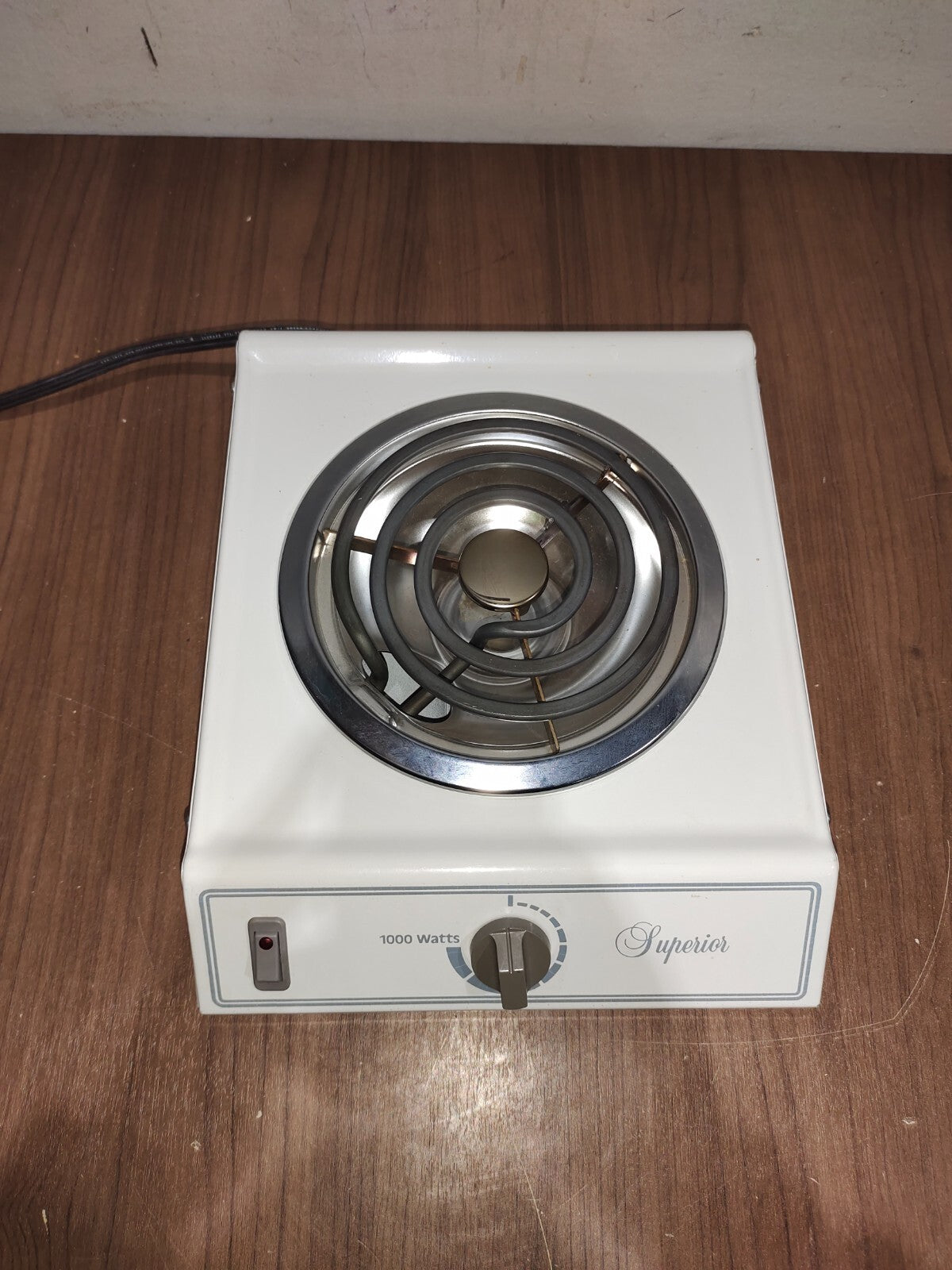 Easy-Clean Single Burner with 1000 Watt Power & Adjustable Temperature Settings