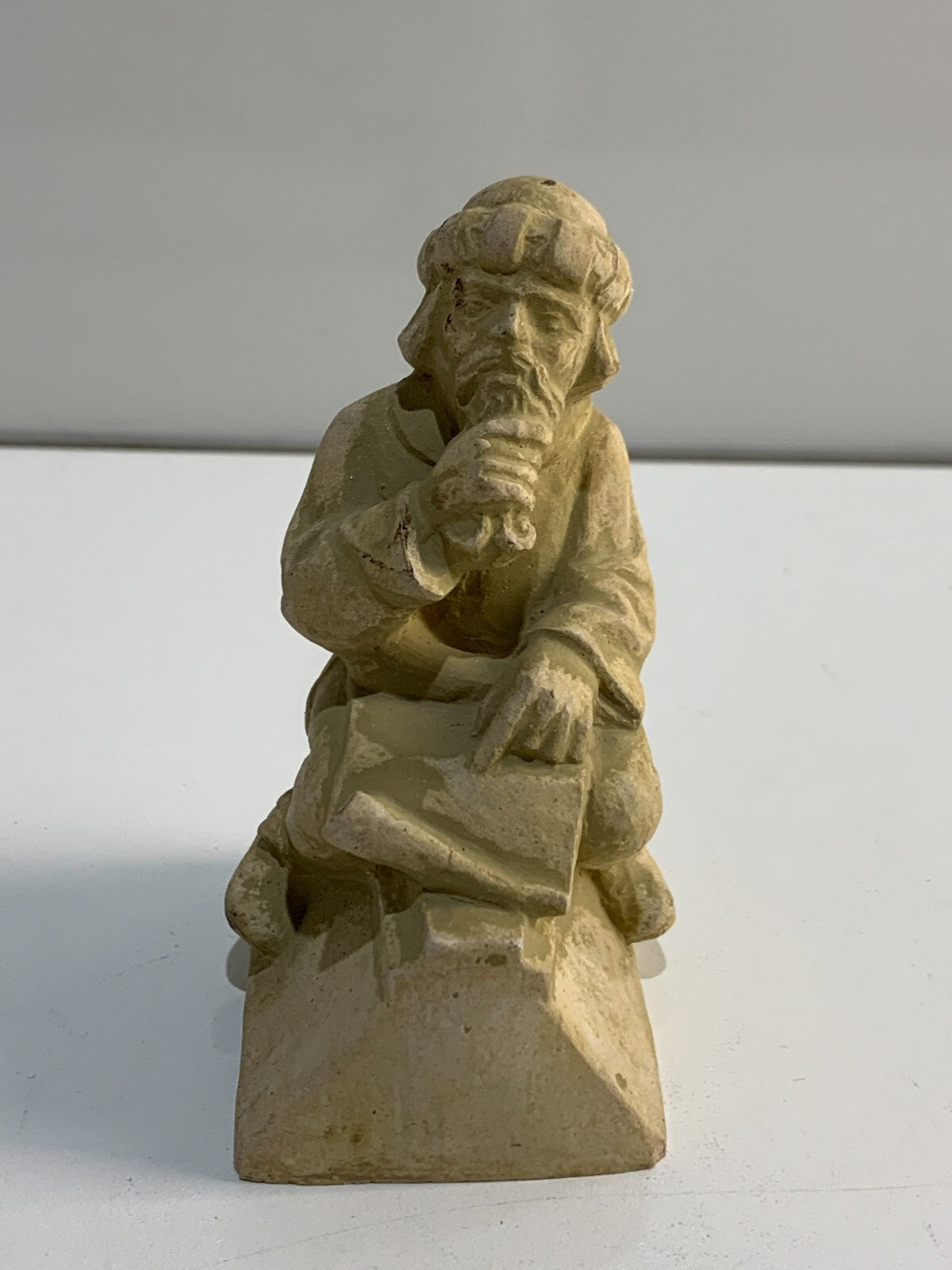 FLYING BUTTRESS STATUE - ARCHITECT