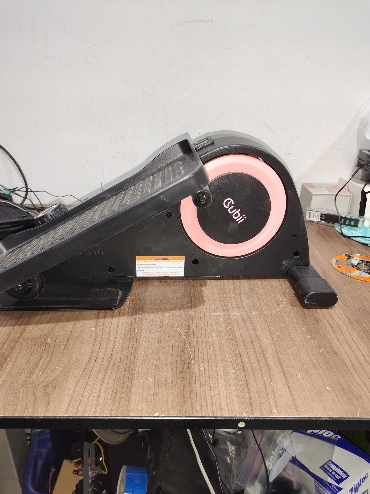 Cubii Compact Seated Under Desk Elliptical F3A2 Built in Display Monitor