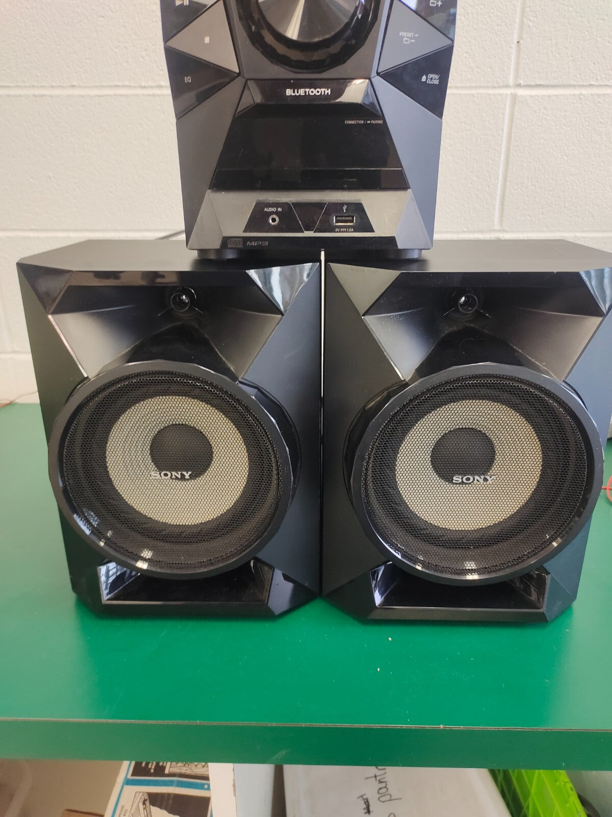 Sony MHC-EC619iP Home Audio Stereo System CD AM/FM Radio Speakers