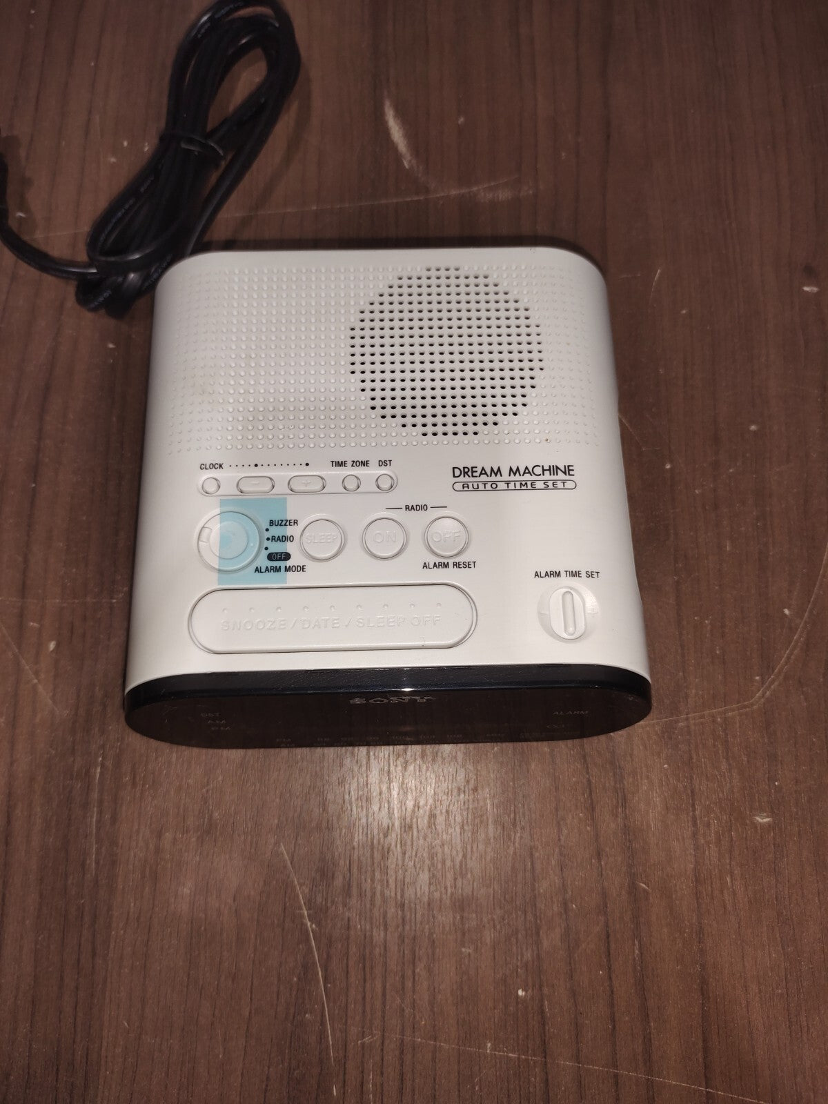 Sony Dream Machine ICF-C218 FM/AM Clock Radio w/ Auto Time Set White