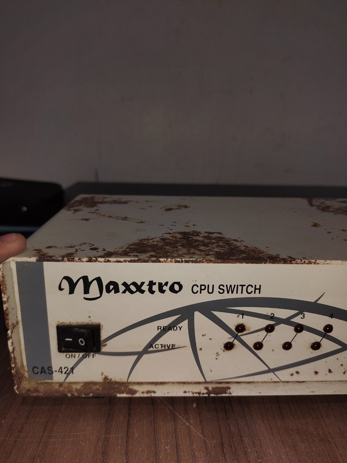 Maxxtro 4 Channel CPU Switch CAS-421 - No Power Adapter