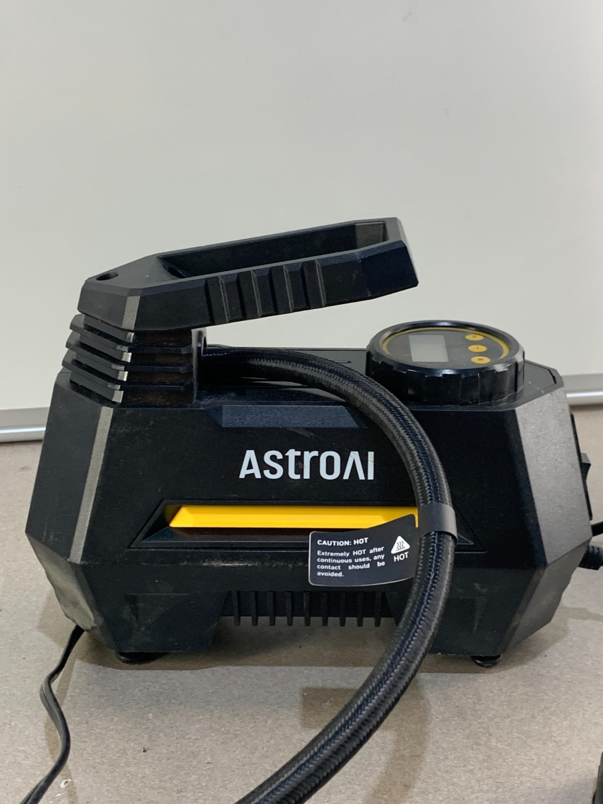 AstroAI 35 L/Min Fast Inflator 12V w/ LED Portable Smart Car Tire Air Pump