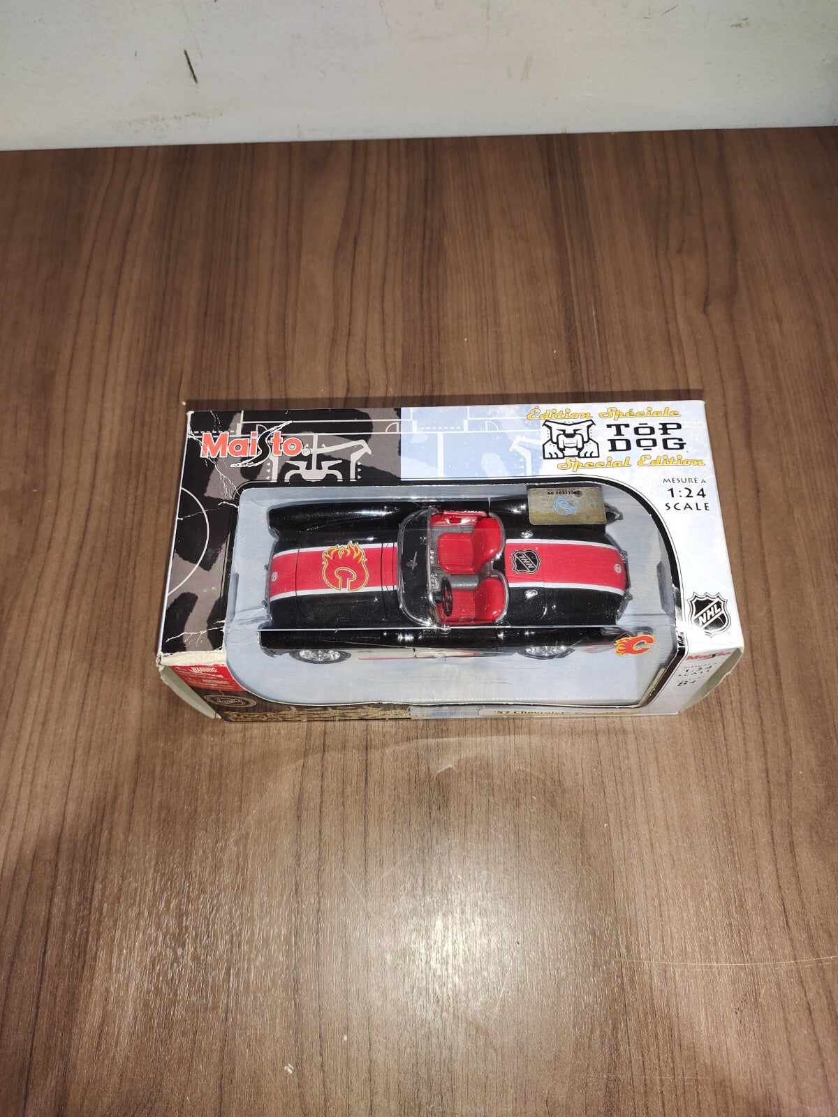 Maisto 1:24 Toronto Maple Leafs NHL 57 Chevrolet Corvette Diecast Car Hockey