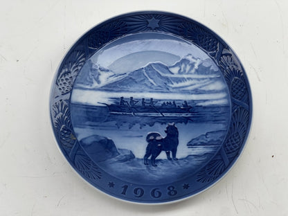 Vintage ROYAL COPENHAGEN 1968 Christmas Plate, "The Last Umiak" Kai Lange