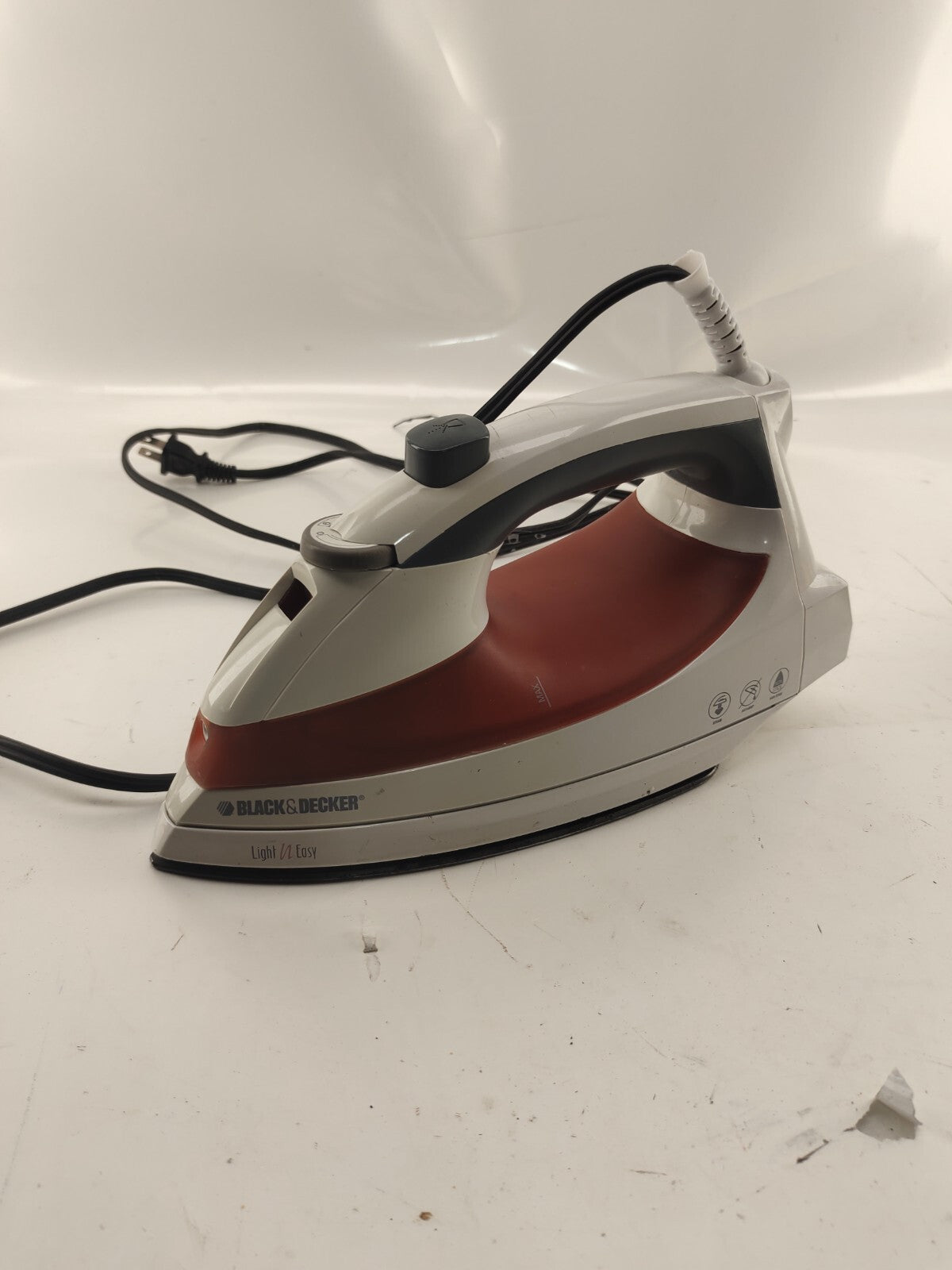 BLACK+DECKER Light 'N Easy Steam Compact Iron