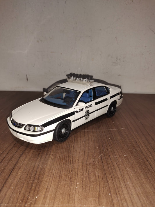 Maisto 1/24 Scale 9724G - 2000 Chevrolet Impala Military Police - White