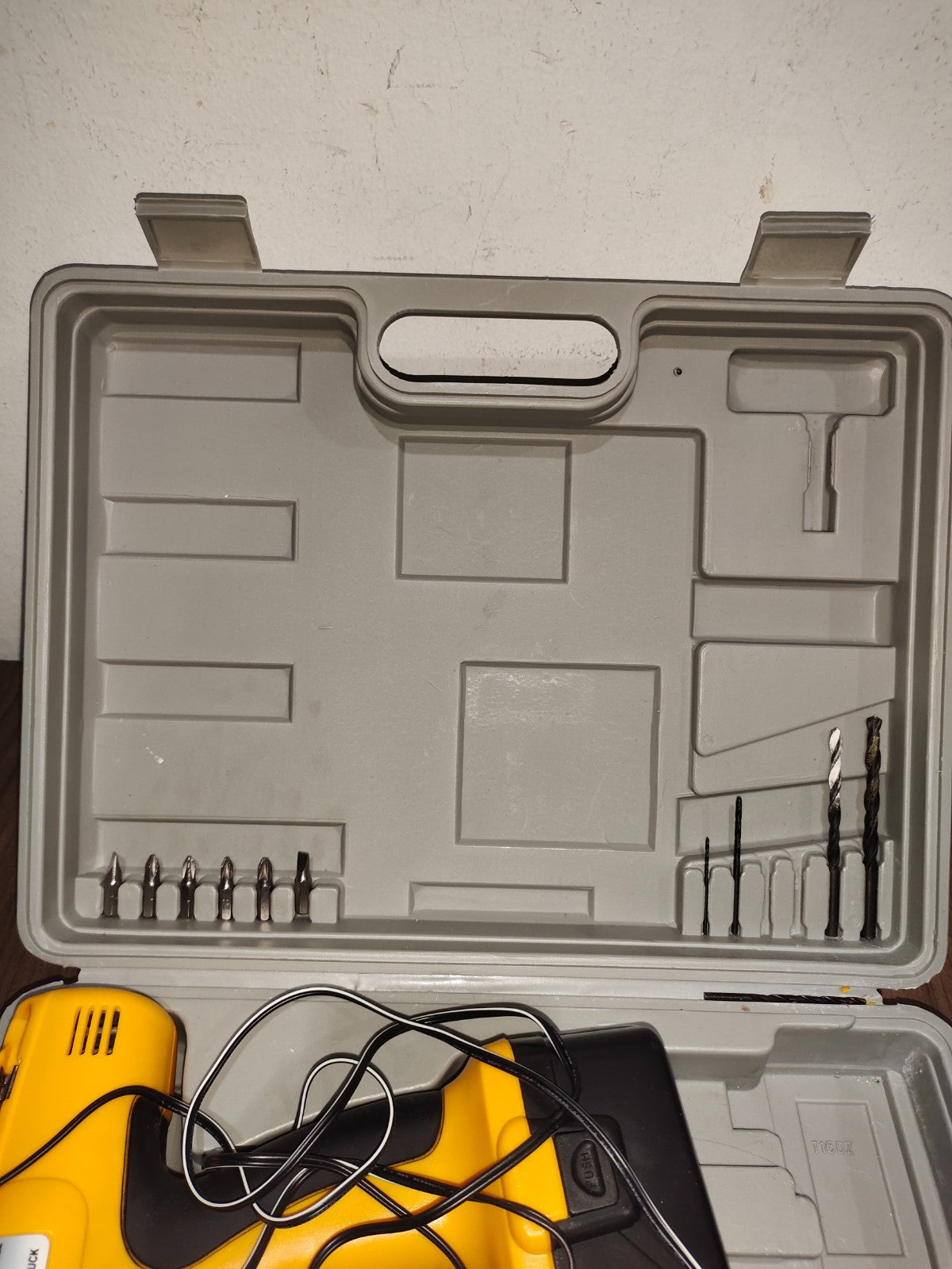 Cordless Driver & Drill Combo Kit with Battery & Charger