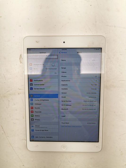 Apple iPad mini 12GB, Wi-Fi, 7.9in - White & Silver (CA)  Model MD531C/A