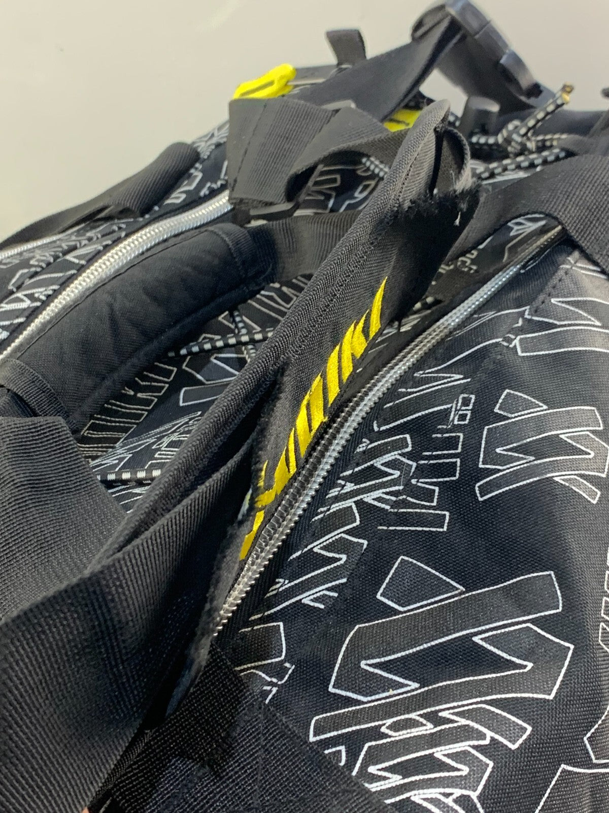 VOLKL OVER UNDER WEEKEND BAG BLACK