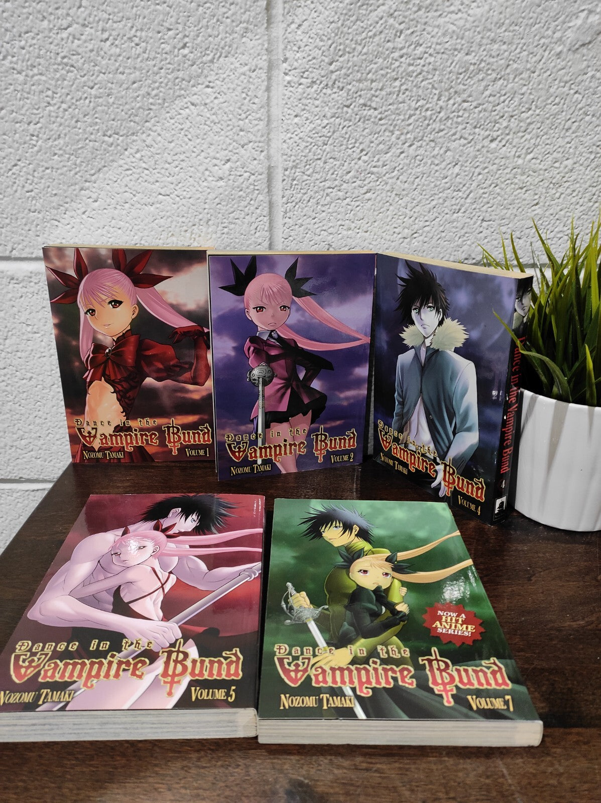 Dance In The Vampire Bund Manga Books Volumes 1, 2, 4, 5, 7