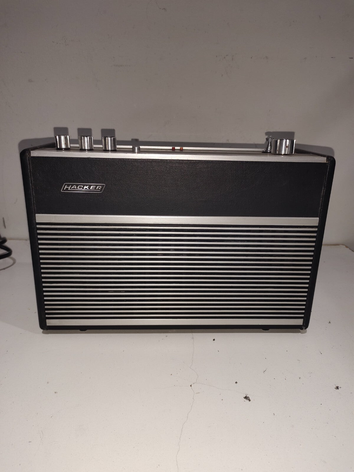 Hacker Black Knight Radio - Model - FM-RP74MB