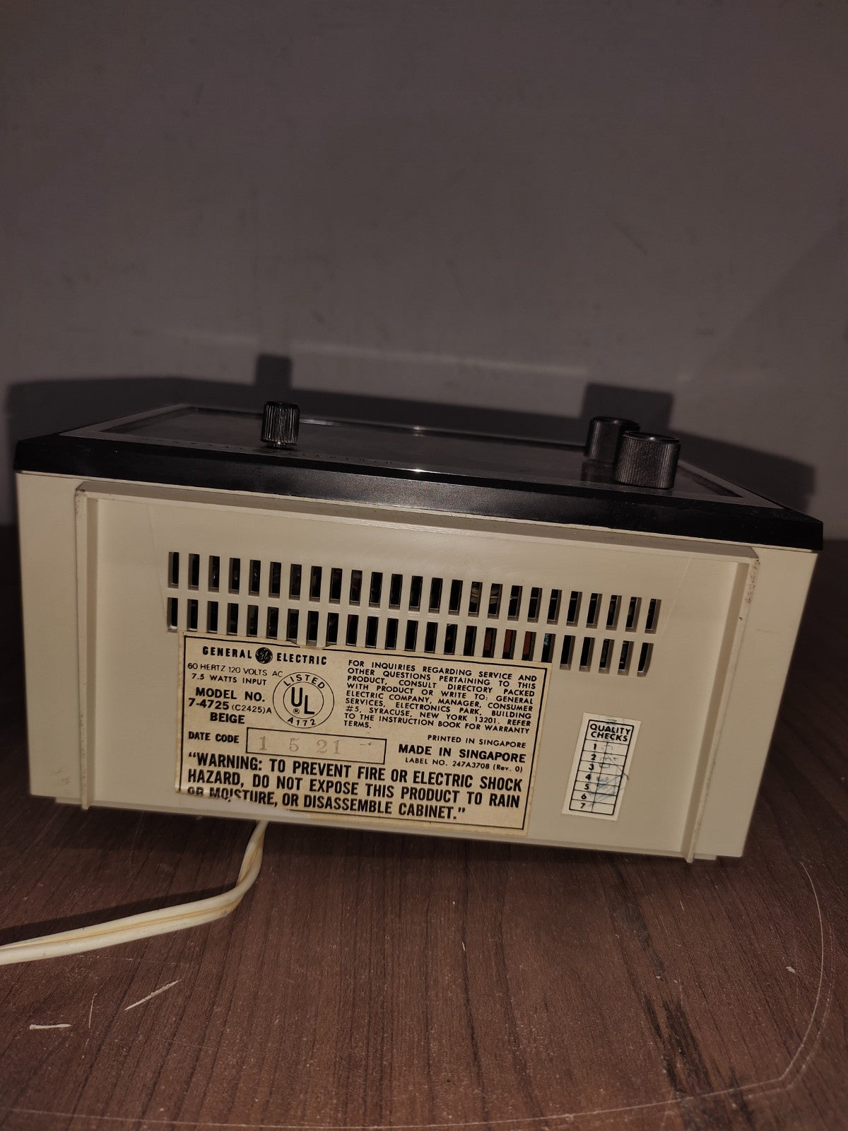 Vintage General Electric GE Clock AM Radio Model 7-4725 Beige 1960s