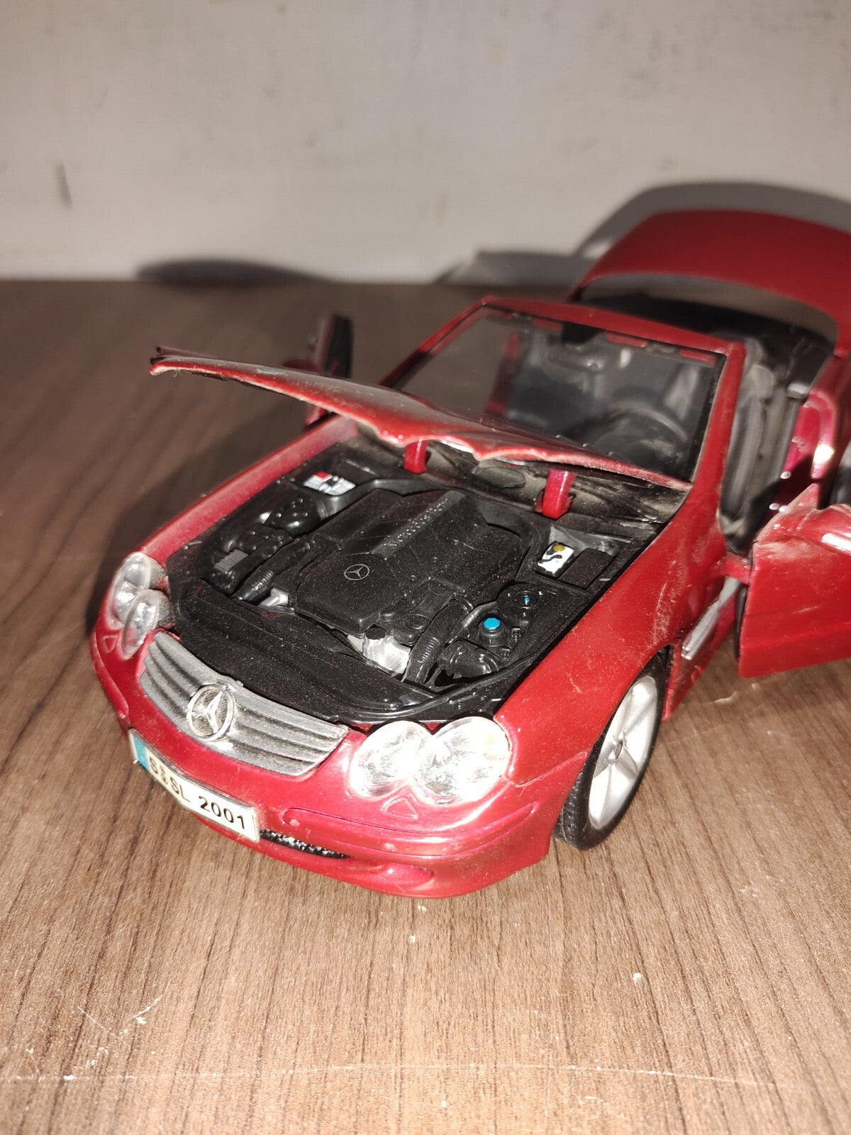 Maisto Mercedes-Benz SL-Class - Maroon - 1:18 Scale - Diecast Model Car