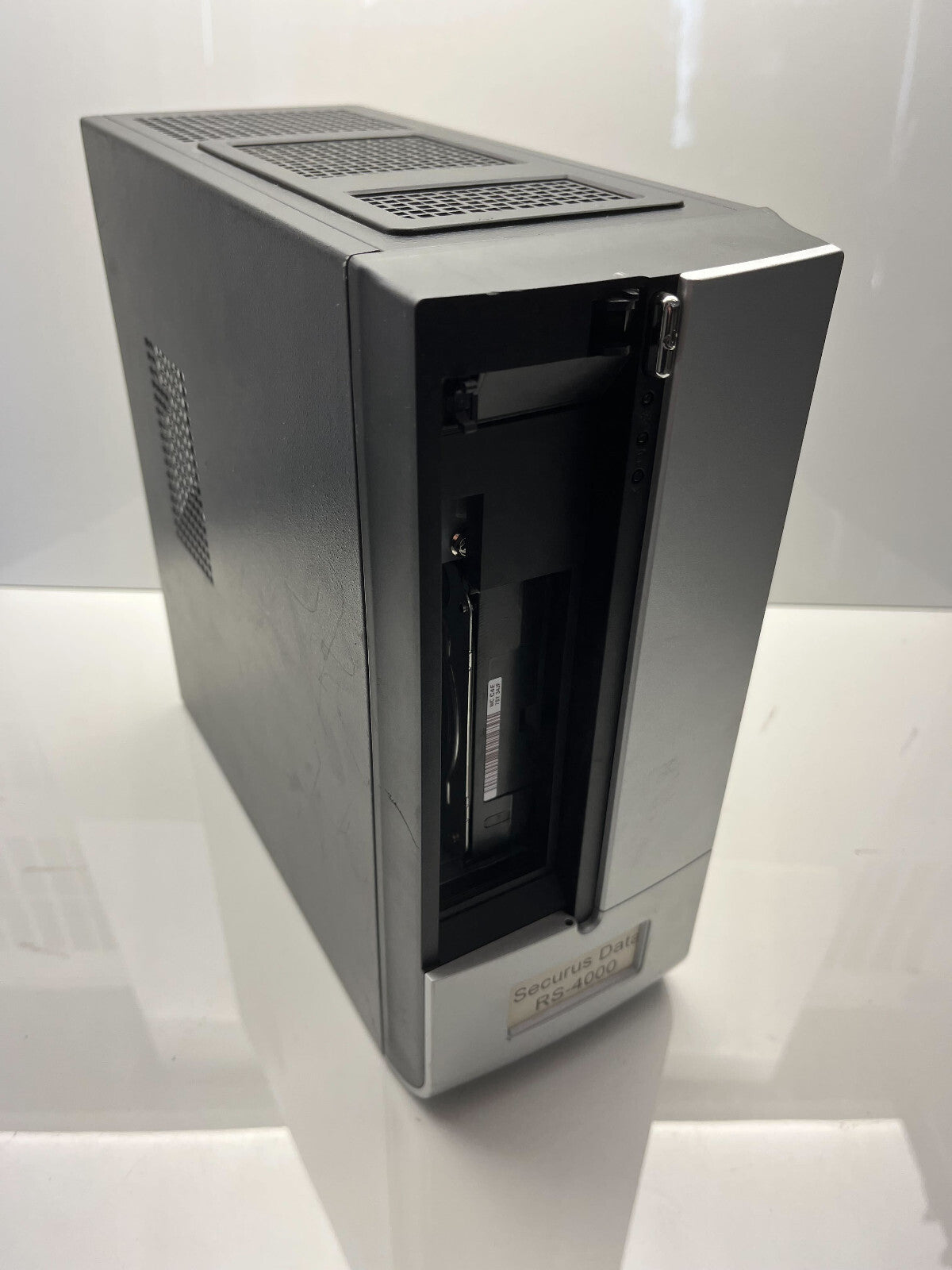 GOOD CONDITION Securus Data RS-4000 AMD E-350D 1.60GHz 8GB RAM 2 x 4TB HDD No OS
