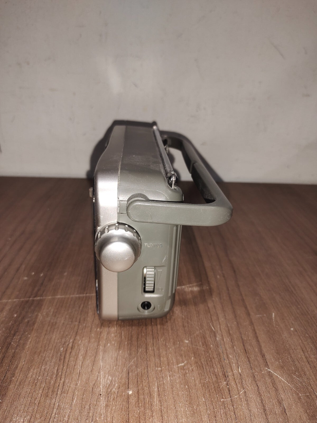 Panasonic RF-2400D Portable AM / FM Radio - Battery Operated Analog Radio