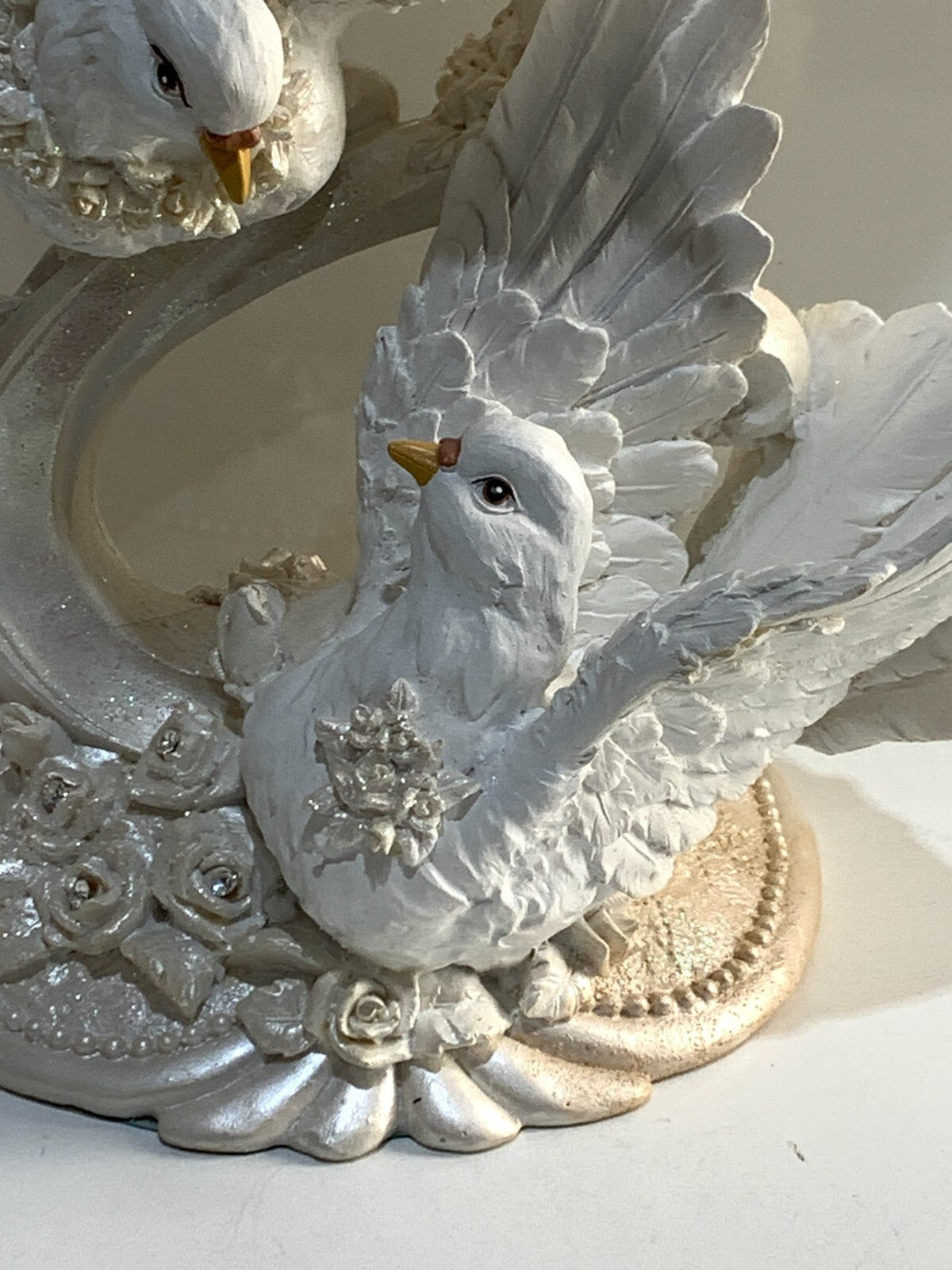 VINTAGE FIGURINE STATUE LARGE DOVE LOVE BIRDS