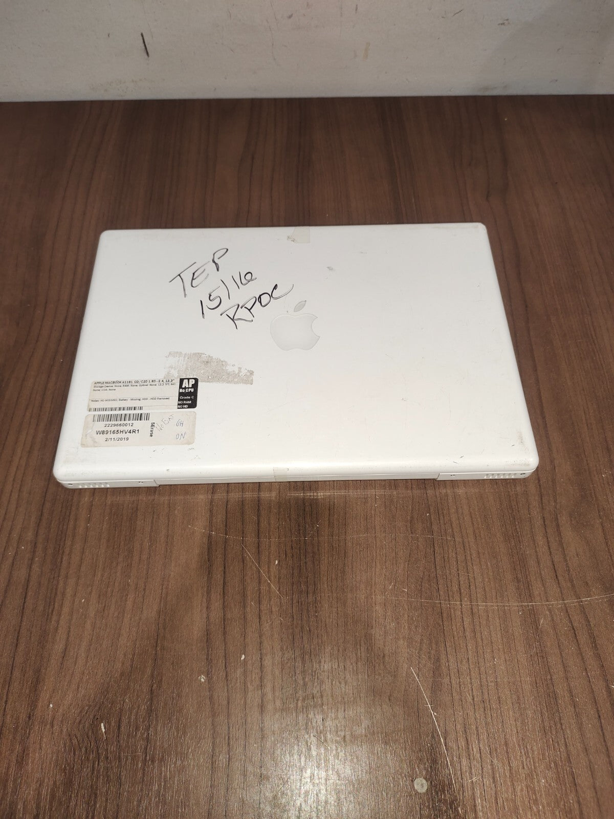Apple MacBook A1181 13.5" Laptop 2007 White - For Parts