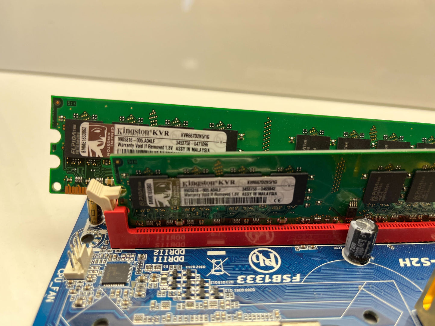 Gigabyte GA-73PVM-S2H Motherboard + Intel Pentium 4 @ 3.2 GHz + 2GB RAM Bundle