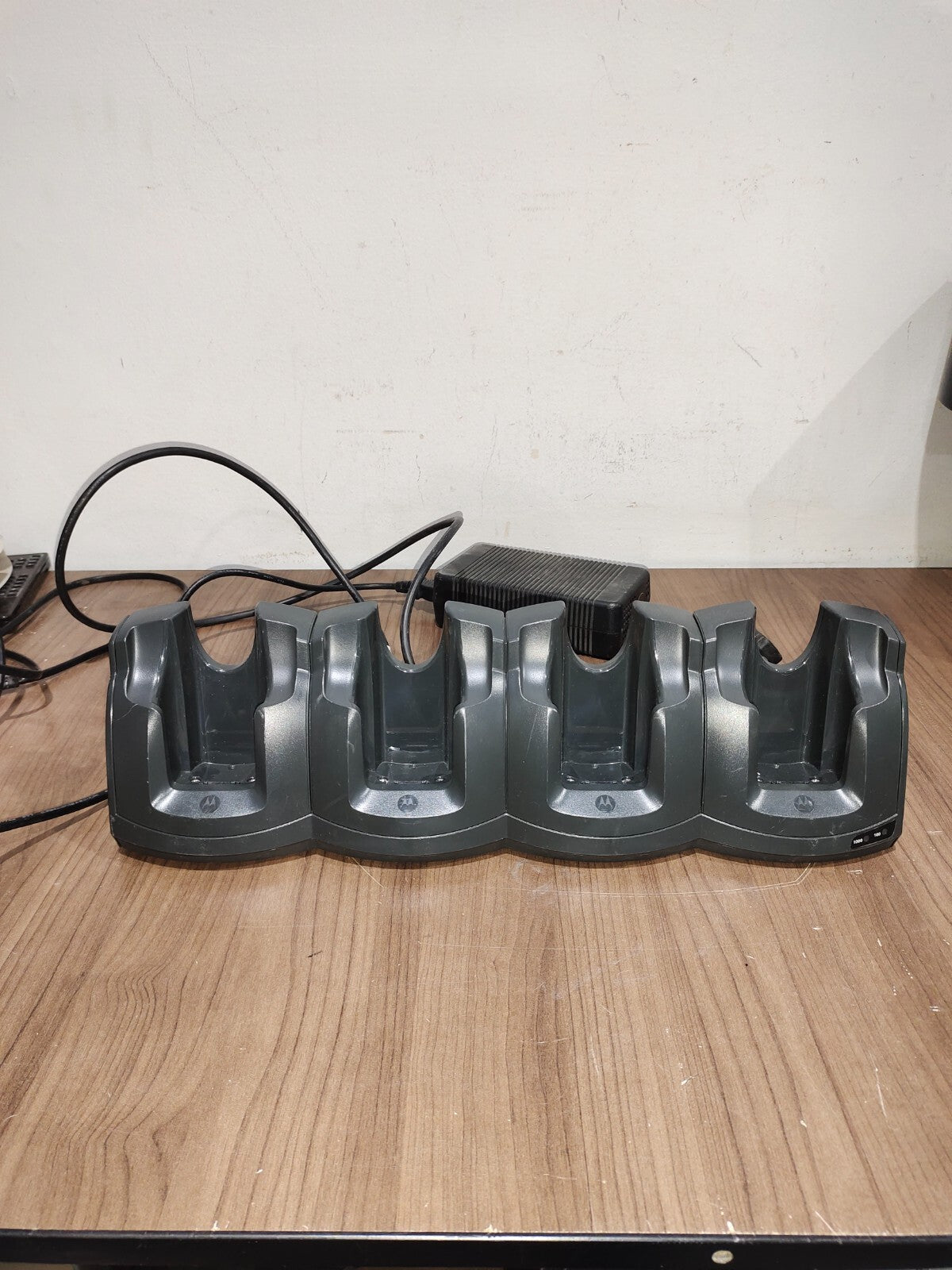 Motorola 4 Slot Battery Charger/Charge Cradle Part# CRD3X01-4001ER