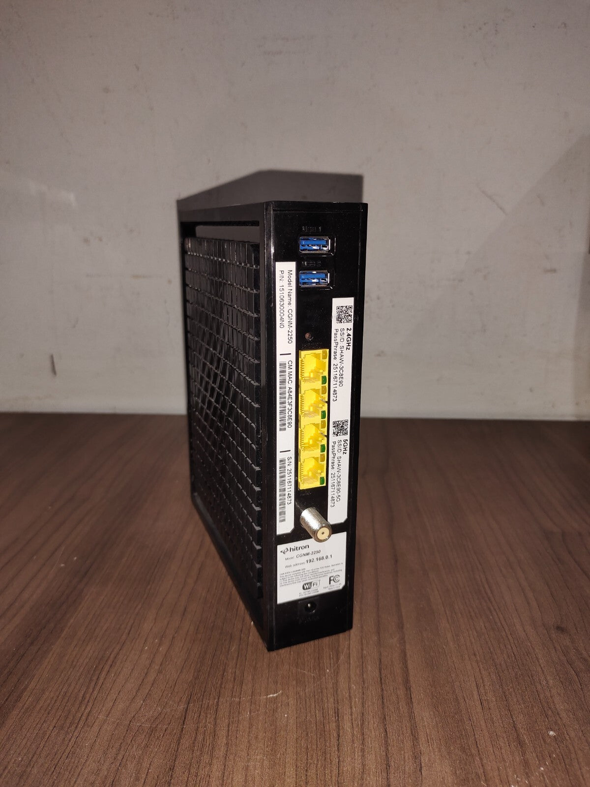 Modem câble WiFi Hitron CGNM-2250 DOCSIS 3.0 double bande 2,4 GHz 5 GHz