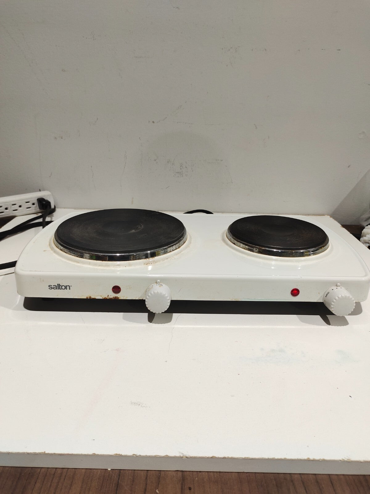 Salton 2 burner Hot Plate - Model HP-20