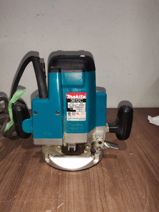 MAKITA 3612C Plunge Router 3-1/4 H.P. 115 Volt 9000-23000 RPM