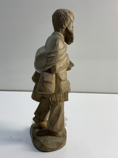 VINTAGE UNBRANDED HAND CARVED FOLK ART LIGHT WOOD CARVING OLD MAN