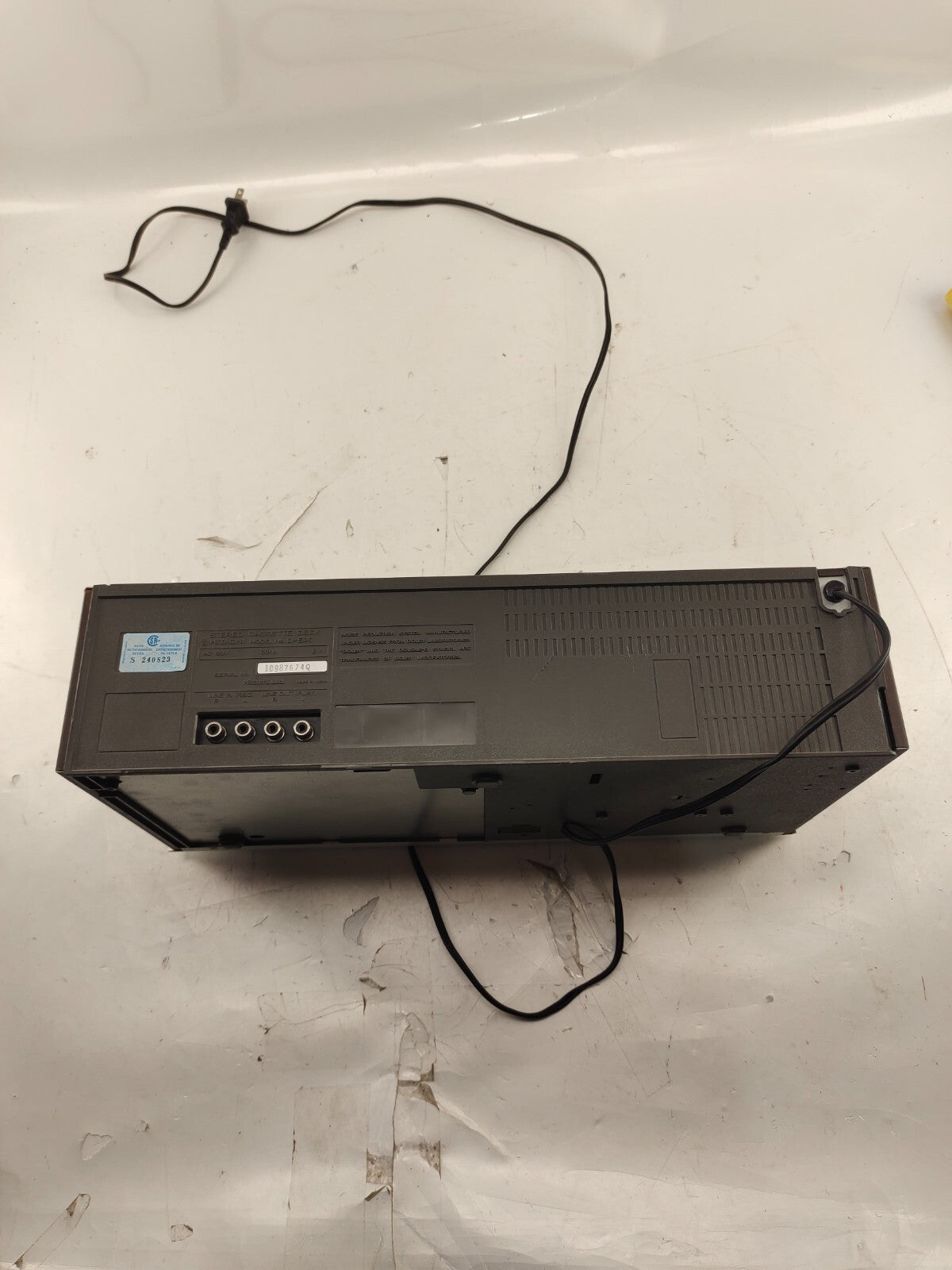 Hitachi - Model D-E25 Stereo Cassette Tape Deck Audio Stereo