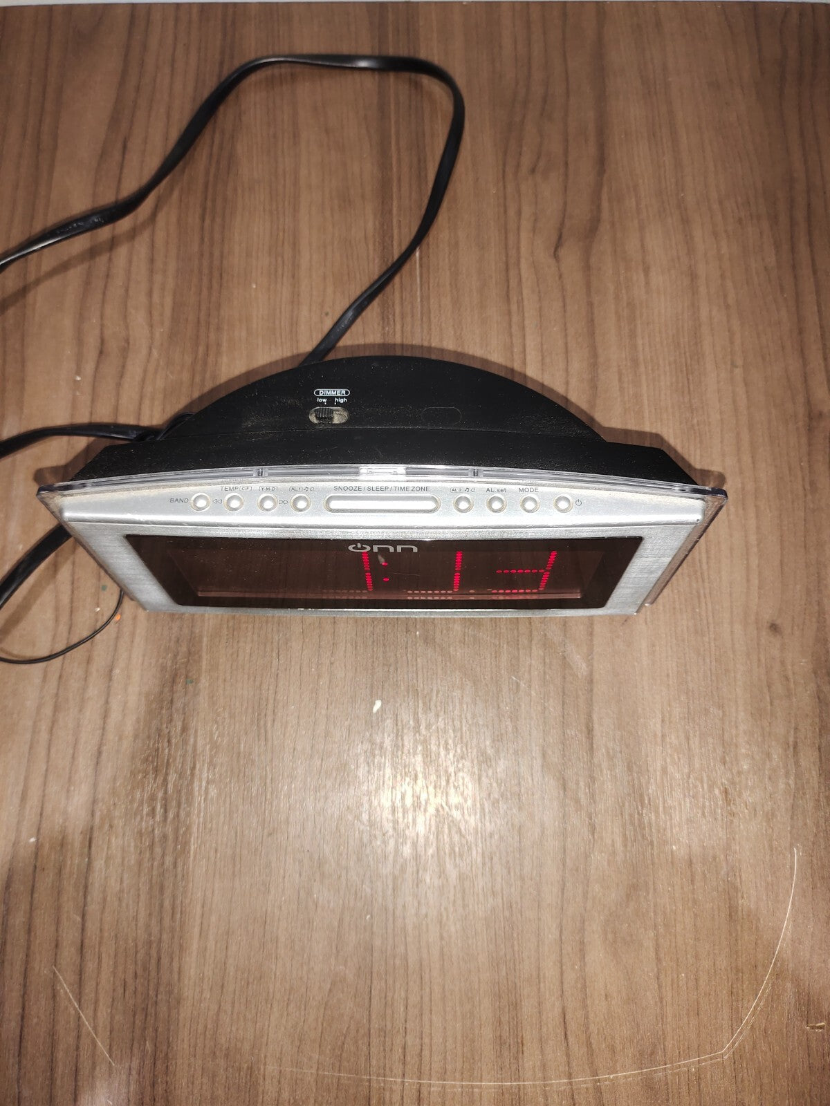 Onn ONMAAC301 - Digital AM/FM Clock Radio Dual Alarms with Snooze and Sleep