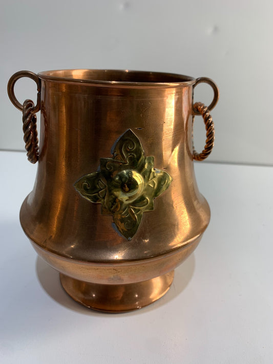 VINTAGE HAND MADE COPPER PEDESTAL VASE POT.