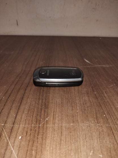 Samsung SPH-M300 - Silver and Black ( Sprint ) Cellular Flip Phone - For Parts