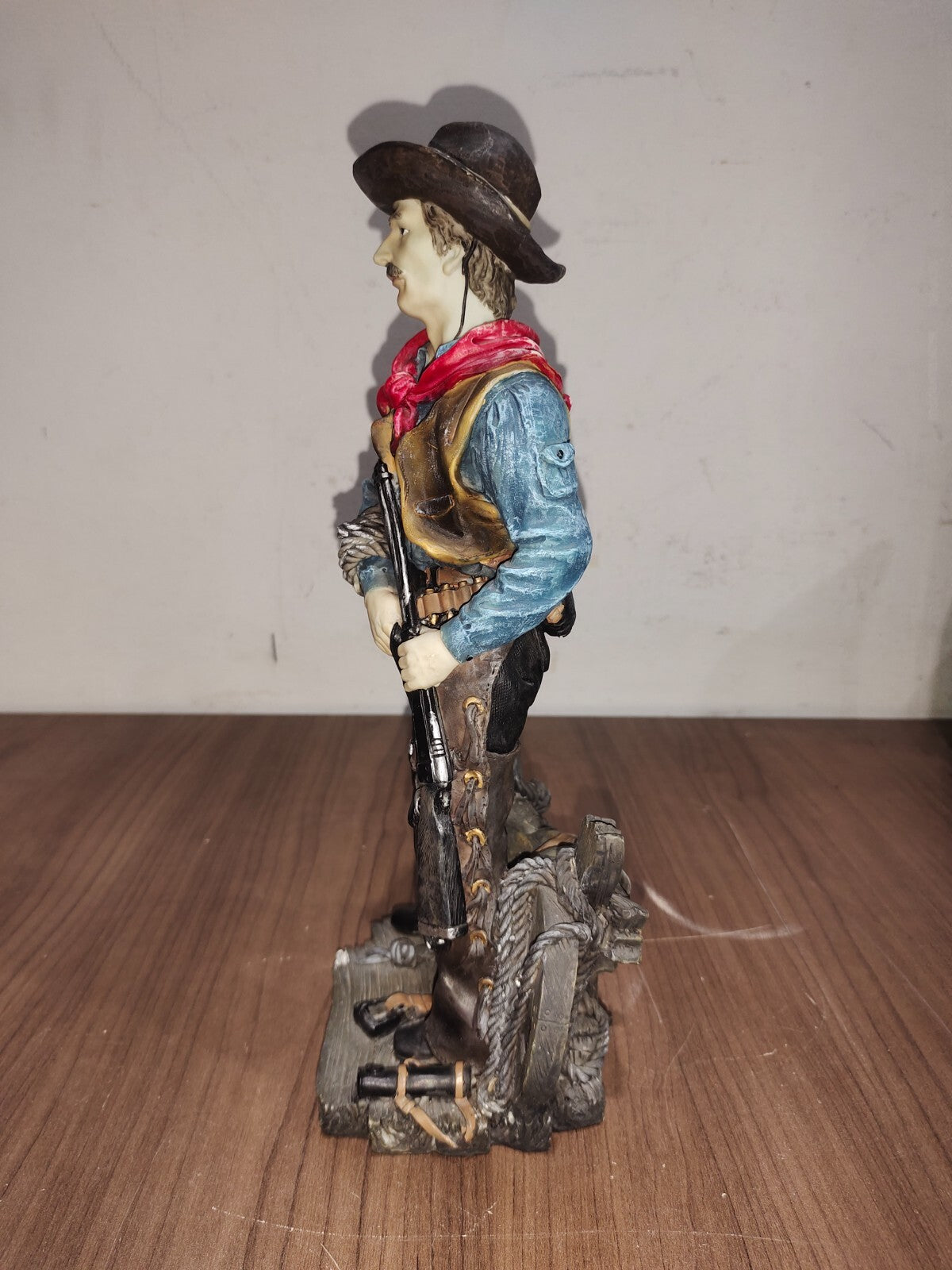 Western Cowboy Rancher Statue Resin  13 inch tall MINT Farmhouse Decor