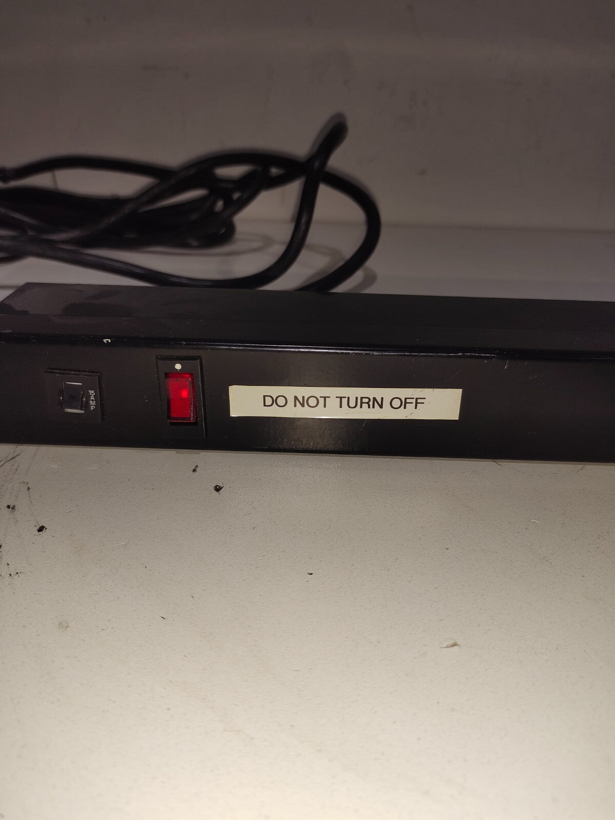 Hammond 1583H8B1BK Power distribution bar 8x outlets / 120Vac / 15A