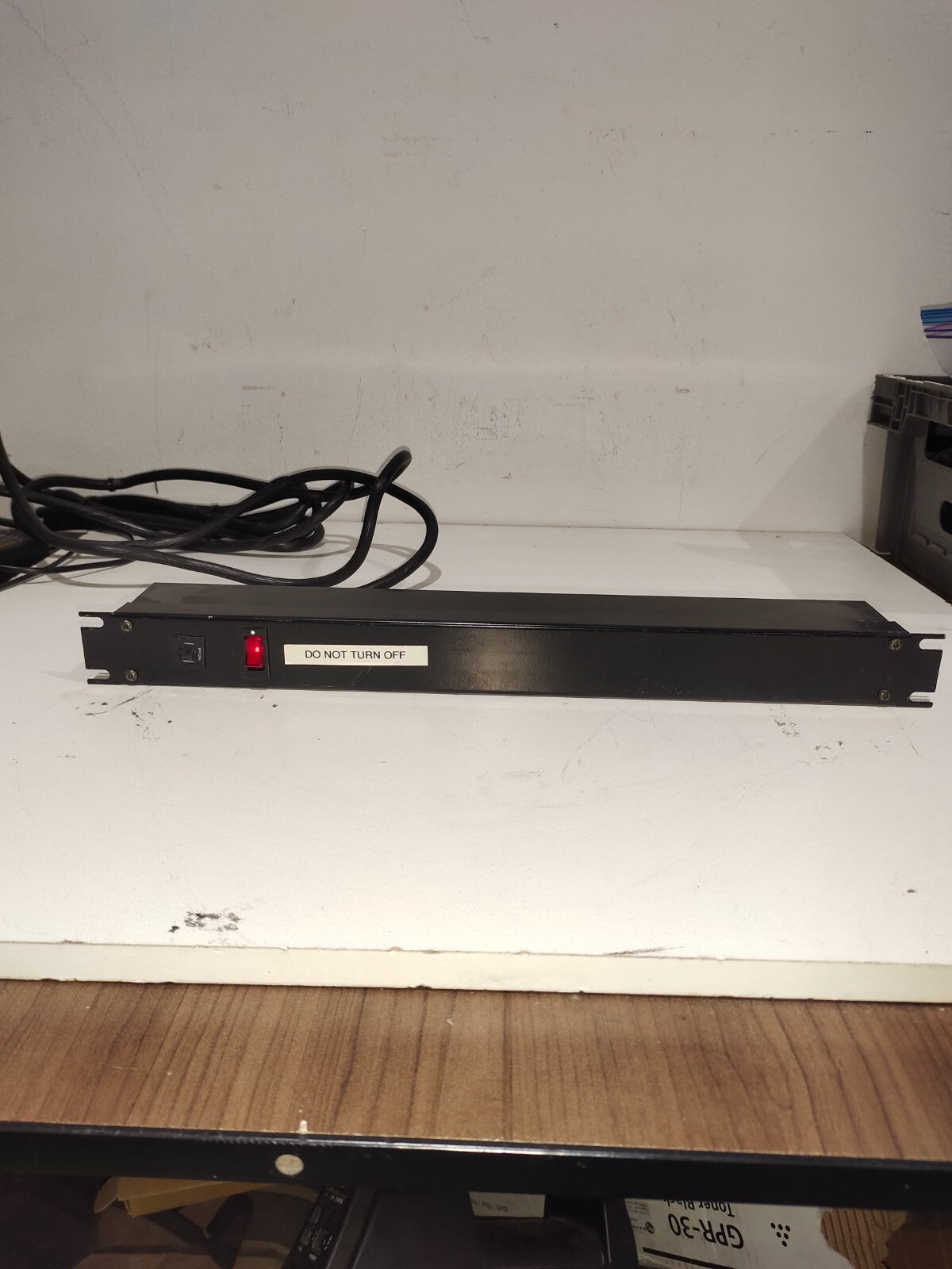 Hammond 1583H8B1BK Power distribution bar 8x outlets / 120Vac / 15A