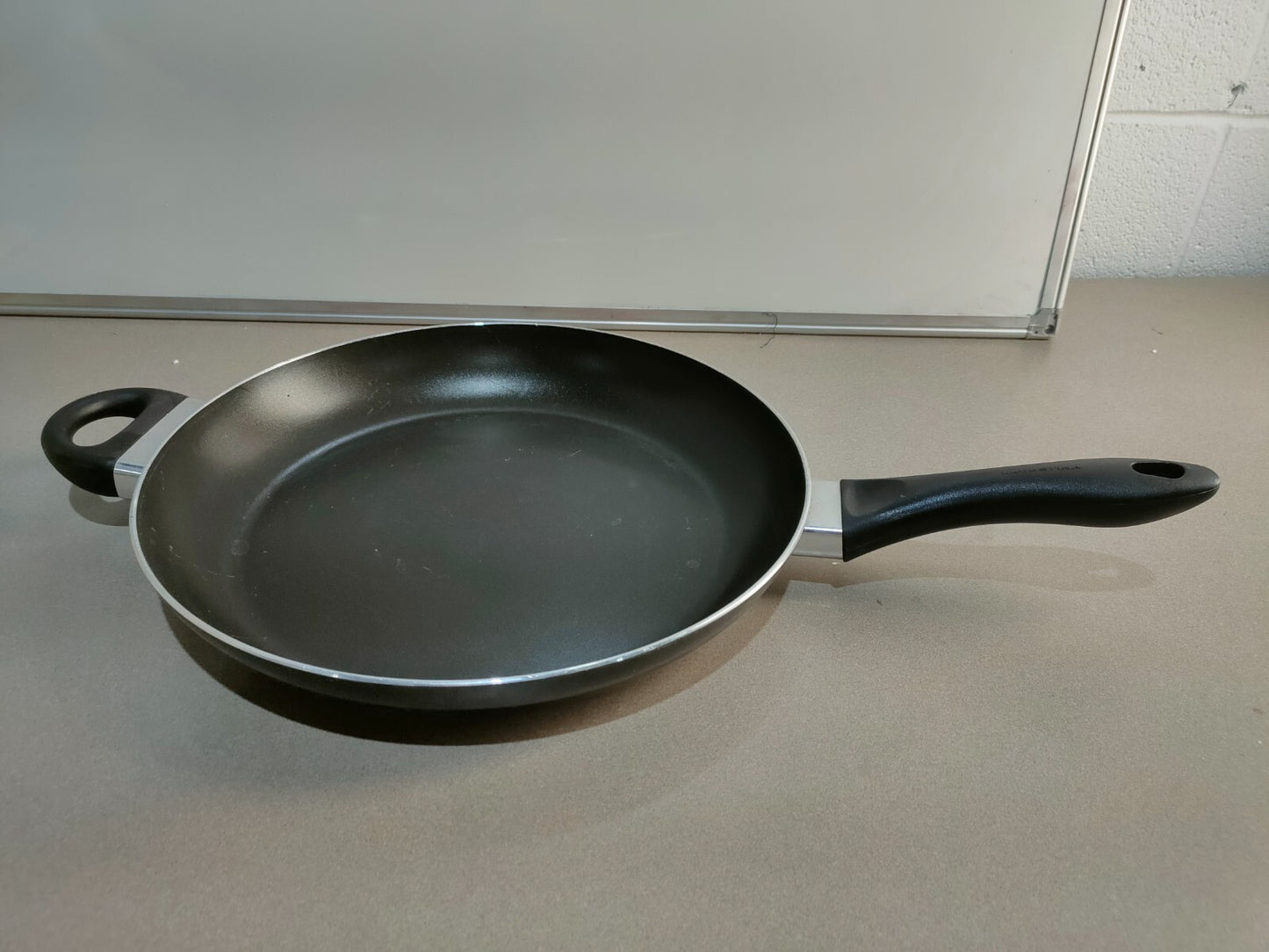 Lagostina Ticino Frying Pan Non-Stick, Dishwasher & Oven Safe.
