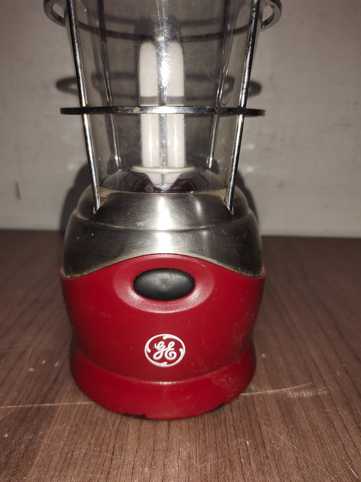 Lanterne fluorescente de camping GE - Fonctionne à piles