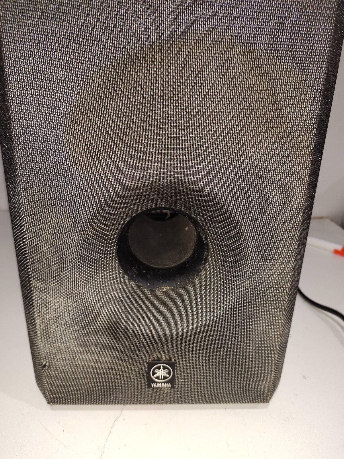 Yamaha SW-P201 Surround Sound Powered Subwoofer
