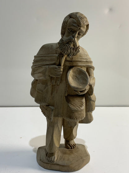 VINTAGE UNBRANDED HAND CARVED FOLK ART LIGHT WOOD CARVING OLD MAN