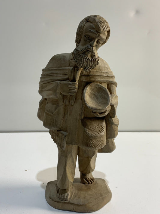 VINTAGE UNBRANDED HAND CARVED FOLK ART LIGHT WOOD CARVING OLD MAN