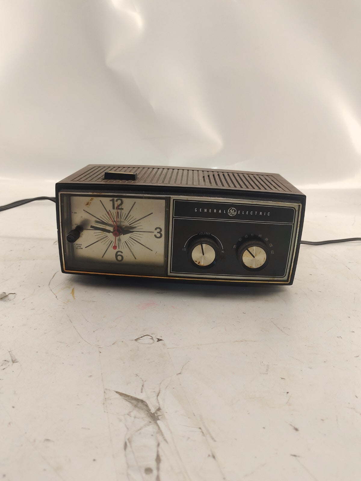 General Electric Model C2470A Alarm Clock Radio Vintage GE