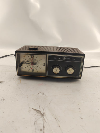 General Electric Model C2470A Alarm Clock Radio Vintage GE