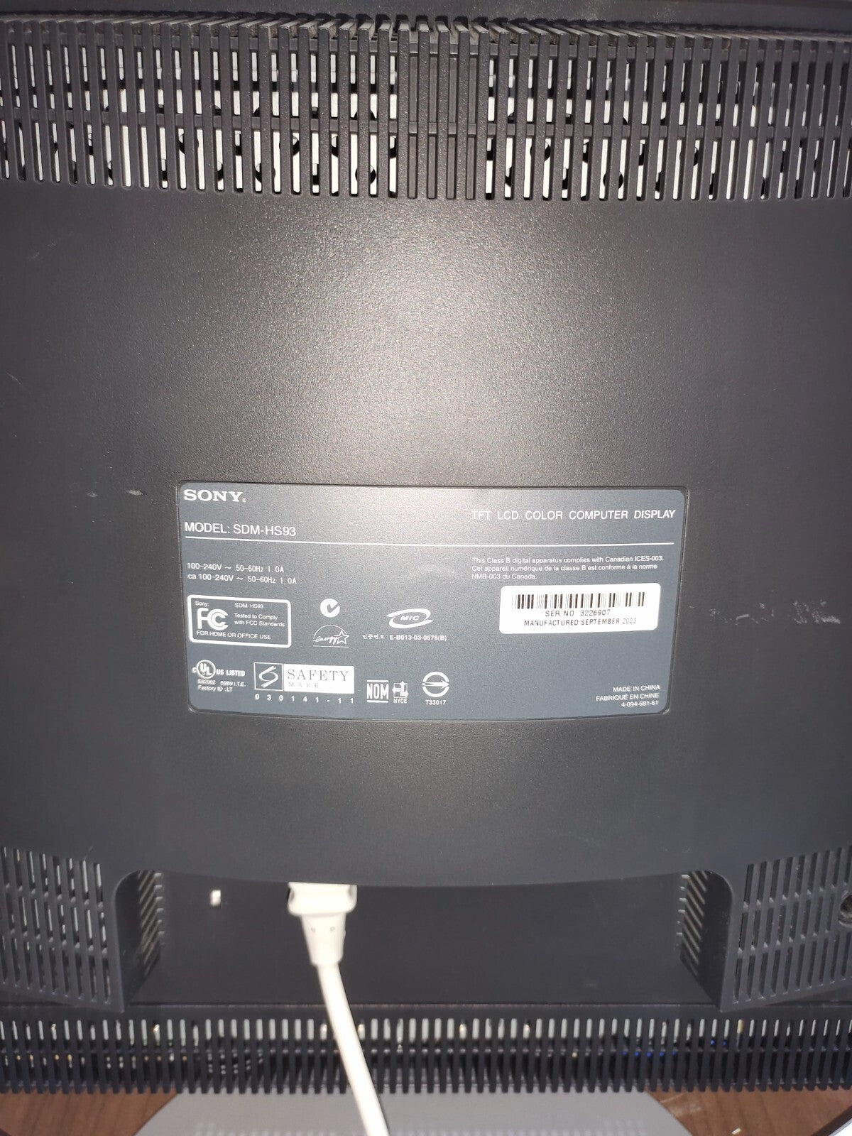 Sony SDM-HS93 LCD Computer Monitor - 19 inch Monitor VGA