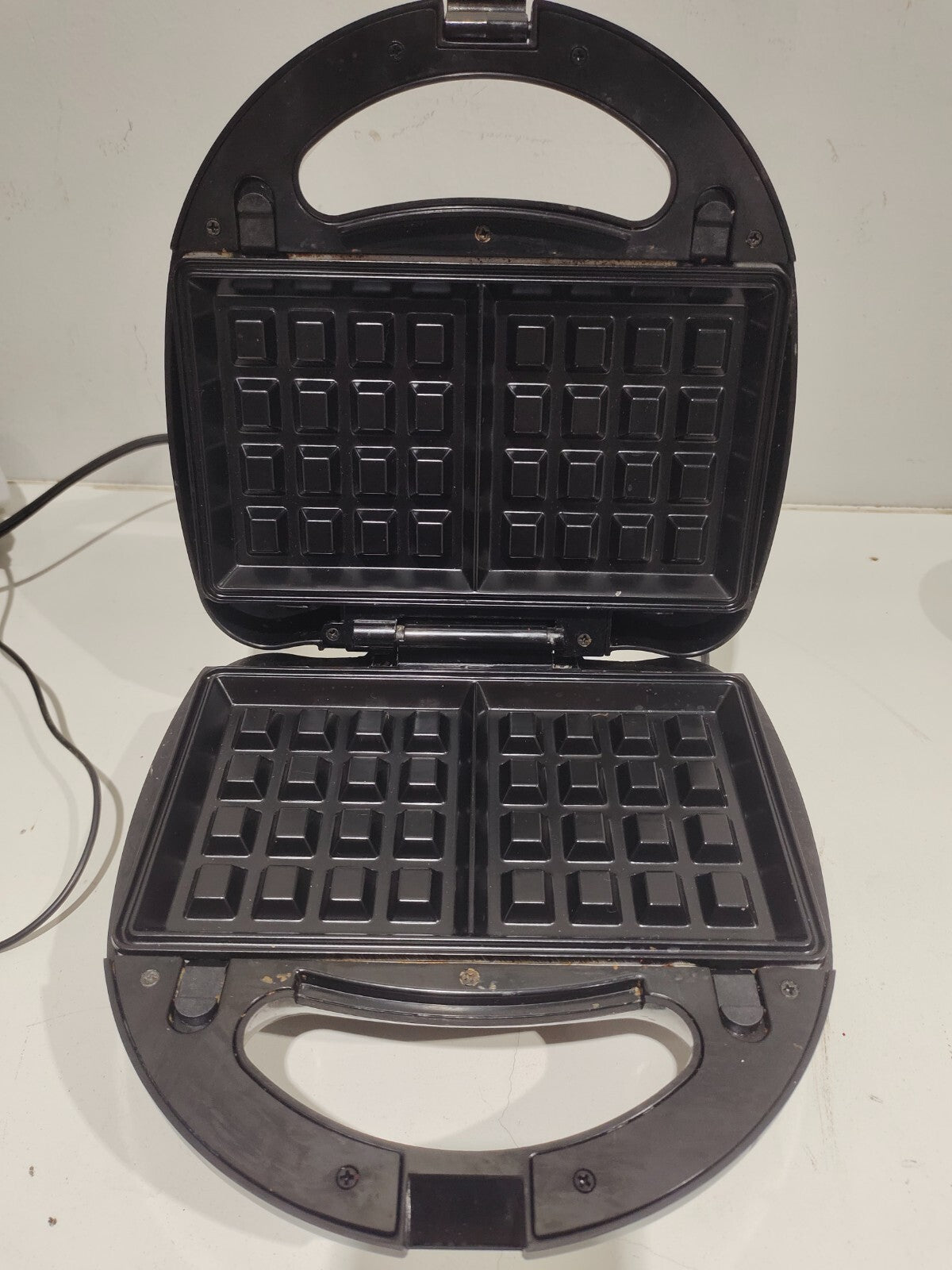 Black and Decker Electric Waffle Maker Grill Griddle