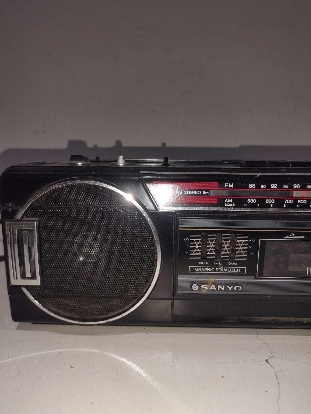 Vintage Sanyo Model No. M7030 Ac-dc Built In Am-Fm Battery Operated